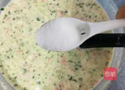 Illustration of how to make cucumber and egg pancakes 11