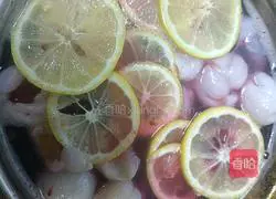 Illustration of how to make Forbidden City Yangmei Lychee Drink 5