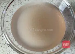 Illustration of how to fish coconut milk and fruit 7