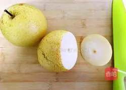 Illustration of how to make pears stewed with rock sugar 3