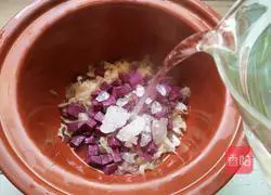 Illustration of how to make purple sweet potato, white fungus and lily soup 8