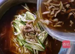 Illustration of Homemade Shredded Pork Noodles 12