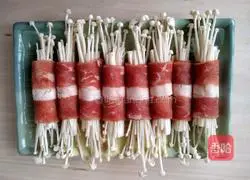 Illustration of how to make fat beef mushroom rolls 4