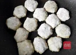 Illustration of how to make wonton skin and shaomai stuffing pancakes 19