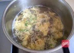 Illustration of how to make sea cucumber and egg soup 6