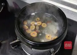 Illustration of how to make sweet red date and double-color dumpling soup 3