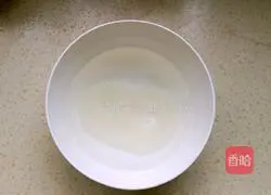 Illustration of how to mix cucumber with vermicelli 1