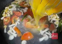 Tomato, seafood and mushroom soup recipe 8