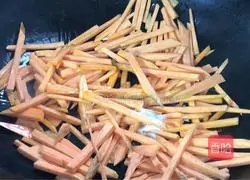 Illustration of how to make sweet potato noodle soup 2