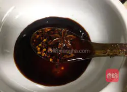 Illustration of Sichuan Style Double Pepper Spicy Pickled Chicken Feet 14