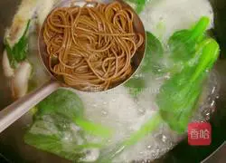 Illustration of making glutinous rice with sheep's blood 5