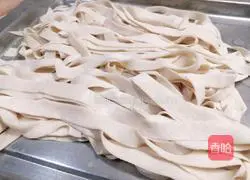 Illustration of hand-rolled noodles 11