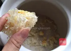 Illustration of how to make Tremella and Lotus Seed Soup 2