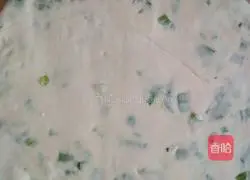 Illustration of how to make scallion pancake 5