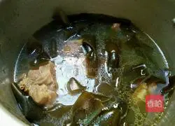 Illustration of how to make kelp bone soup 13