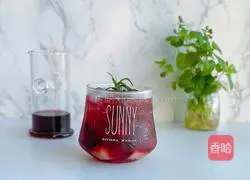 Illustration of how to make cranberry lotus mist ice drink 10