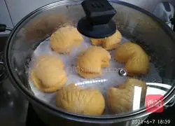 Illustration of how to make pumpkin steamed buns 13
