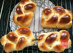 Illustration of how to make red date braided toast bread 18