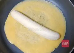 Illustration of how to make banana egg rolls 10