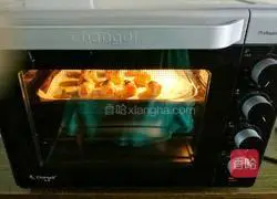 Illustration of how to make crispy sausage pastry rolls 9