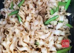 Illustration of braised noodles 11