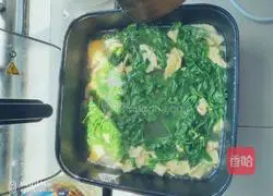 Illustration of how to make pea tip and egg soup 7