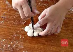 Illustration of how to make jujube steamed buns 12