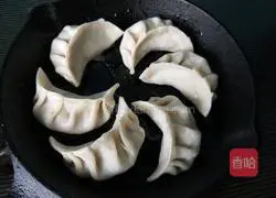 Illustration of how to make fried dumplings with eggs 2