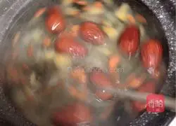 Illustration of how to make Tremella and Lotus Seed Soup 4