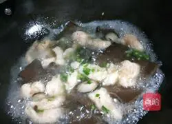 Shrimp sliders with duck blood Illustration of how to make soup 10