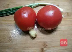 Illustration of how to make tomato and pork liver soup 1