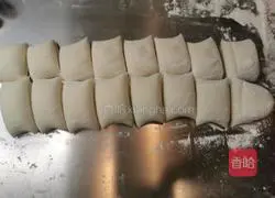 Illustration of how to make leek and egg buns 15