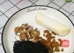Illustration of how to make black sesame, walnut and yam drink 1