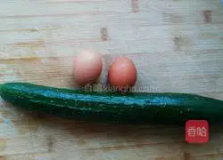Illustration of how to make cucumber mixed with eggs 1