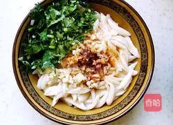 Illustration of how to pour oil on scissor noodles 9