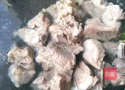 Illustration of how to make pork ribs, corn and yam soup 7