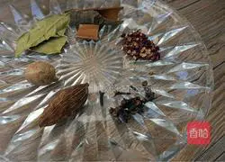 Illustration of how to make spicy braised chicken feet 1