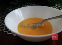 Illustration of 1-minute microwave scrambled eggs 2