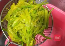 Illustration of how to make cold day lily 7