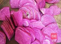 Illustration of how to make purple sweet potato milkshake 3