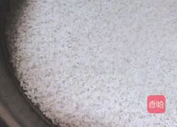 Illustration of how to make a little ugly honey siu mai 1