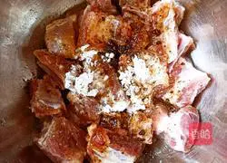 Casserole with white scallops Illustration of how to make bitter melon and pork ribs soup 4