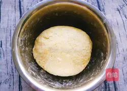 Illustration of how to make pan version of pumpkin buns 10