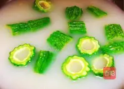 Bitter melon, ribs and soybean soup recipe 5