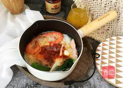 Illustration of how to make shrimp and vegetable rice noodles 8