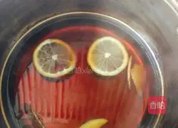  Illustration of how to make lemon, cola and ginger tea 6