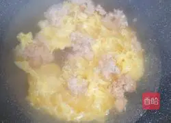 Illustration of how to make lean meat and egg soup 5