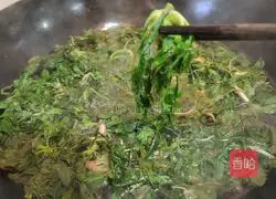 Illustration of how to make shepherd's purse root and egg drop soup 5