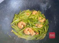 Illustration of how to make fried celery with shrimps 11