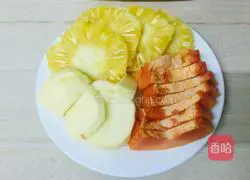 Illustration of how to make pineapple and papaya enzyme 2
